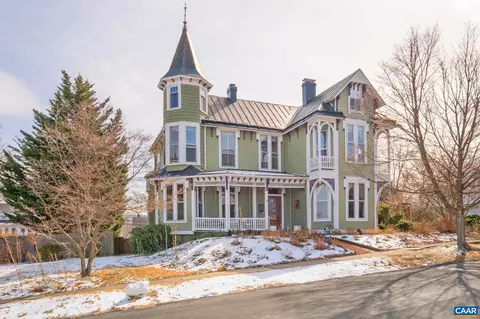 Exterior - 428 Maple Ave, Waynesboro, VA 22980 photo 2 of 20
