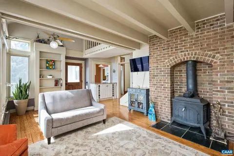 Living - 428 Maple Ave, Waynesboro, VA 22980 photo 3 of 4