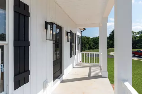 153 Tomasville Dr, Waynesboro, VA 22980