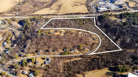 850 Commerce Rd, Staunton, VA 24401
