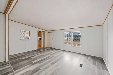 Living - 38 Maggie Ln, Mount Solon, VA 22843 photo 3 of 5