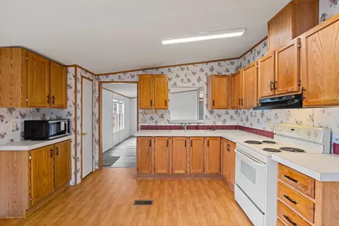 Kitchen - 38 Maggie Ln, Mount Solon, VA 22843 photo 4 of 9