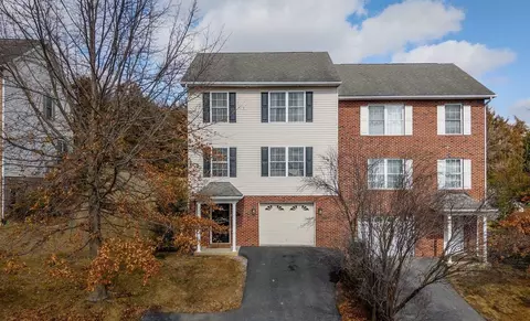 573 Pointe Dr, Harrisonburg, VA 22801