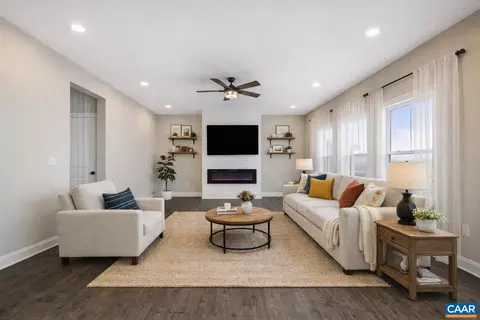 114 Chamberlain Dr, Staunton, VA 24401