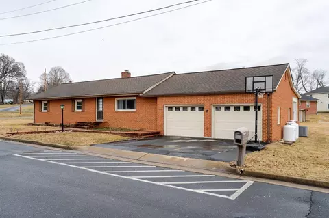 114 Clarke Ave, Elkton, VA 22827