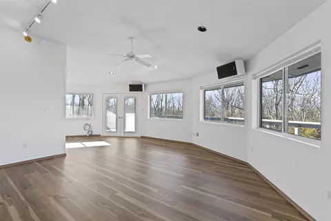 Living - 308 Brush Leaf Ln, Mount Jackson, VA 22842 photo 4 of 7