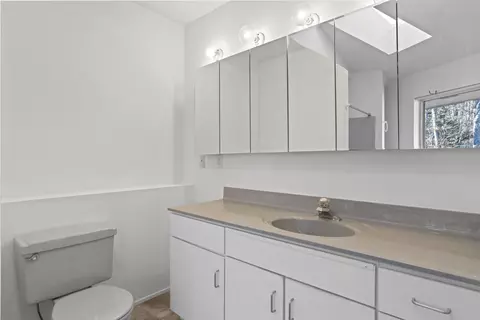 Bath - 308 Brush Leaf Ln, Mount Jackson, VA 22842 photo 3 of 4