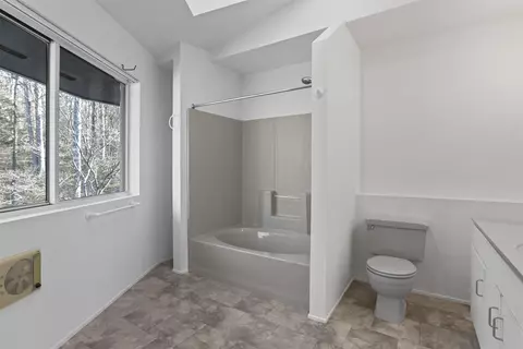 Bath - 308 Brush Leaf Ln, Mount Jackson, VA 22842 photo 2 of 4