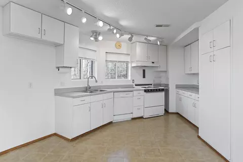 Kitchen - 308 Brush Leaf Ln, Mount Jackson, VA 22842 photo 3 of 3