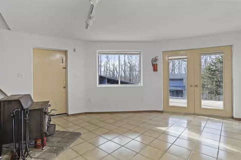 Living - 308 Brush Leaf Ln, Mount Jackson, VA 22842 photo 7 of 7
