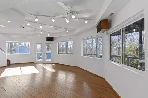 Living - 308 Brush Leaf Ln, Mount Jackson, VA 22842 photo 2 of 7