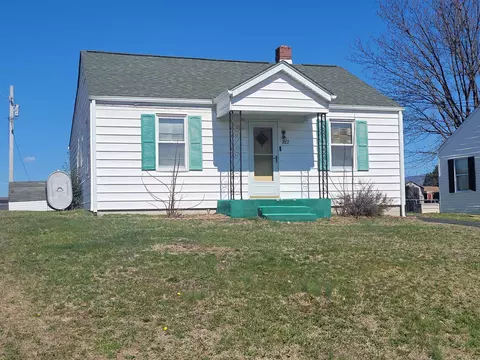 222 W Fairfax Ave W, Elkton, VA 22827