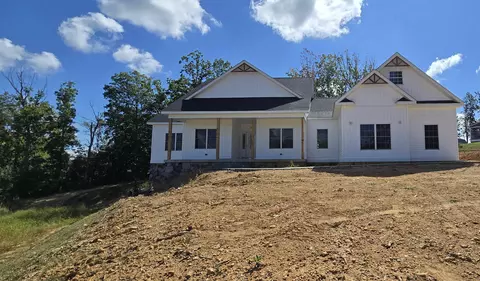 12 Valley Manor Dr, Staunton, VA 24401