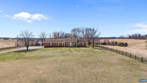 3258 W River Rd W, Scottsville, VA 24590