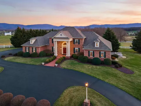 273 Bel Grene Dr, Fishersville, VA 22939