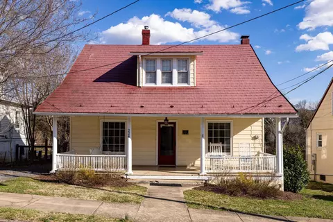 224 N Church St N, Woodstock, VA 22664