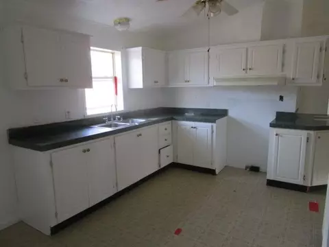 Kitchen - 918 Fleeburg Loop, Shenandoah, VA 22849 photo 1 of 3