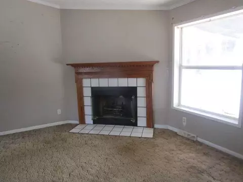 Living - 918 Fleeburg Loop, Shenandoah, VA 22849 photo 2 of 2