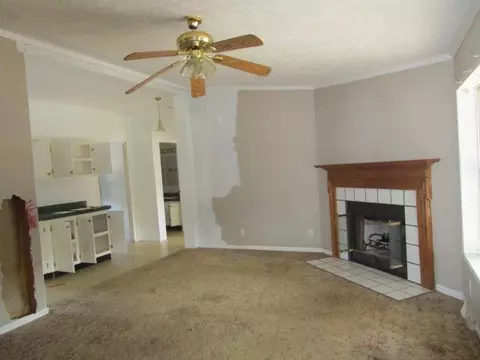 Living - 918 Fleeburg Loop, Shenandoah, VA 22849 photo 1 of 2