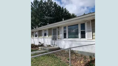 2401 Bare St, Staunton, VA 24401