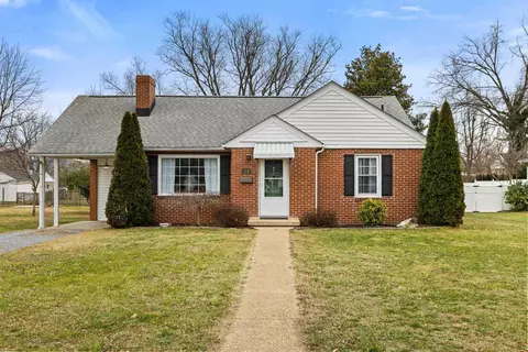 212 Alphin Ave, Waynesboro, VA 22980