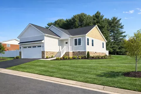 116 Fox Hill Dr, Staunton, VA 24401