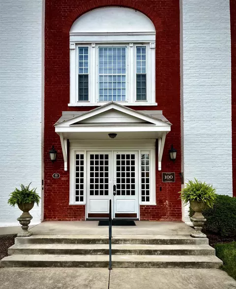 100 Village Dr #401, Staunton, VA 24401