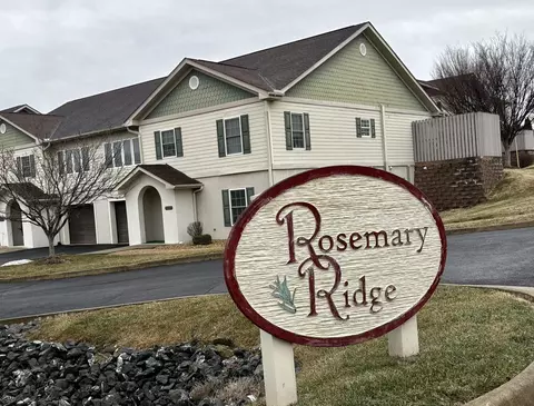 17 Rosewood Ct #101, Fishersville, VA 22939