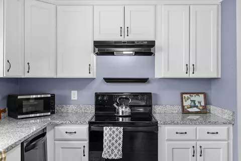 Kitchen - 151 Stuart Ave, Stuarts Draft, VA 24477 photo 8 of 11