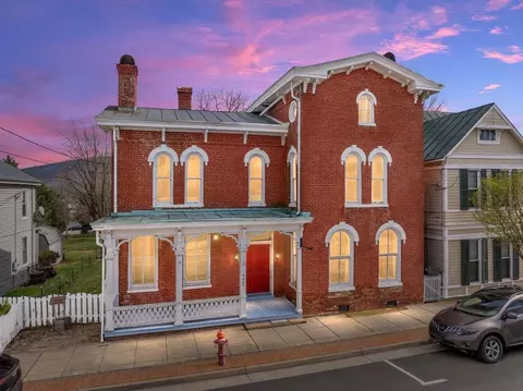 9400 S Congress St S, New Market, VA 22844