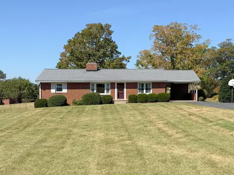 47 Gish Ln, Staunton, VA 24401