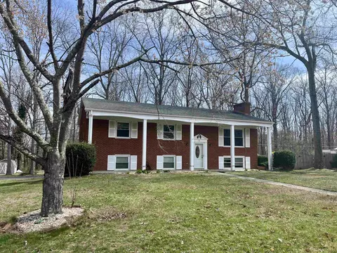 28 Flint Mountain Dr, Stuarts Draft, VA 24477