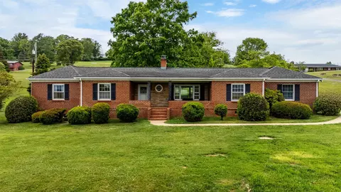 11 Avalon Ln, Lexington, VA 24450