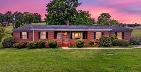 11 Avalon Ln, Lexington, VA 24450