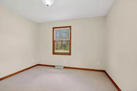 Bedroom - 5014 Cold Springs Rd, Raphine, VA 24472 photo 10 of 10