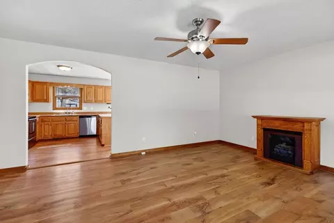 Living - 5014 Cold Springs Rd, Raphine, VA 24472 photo 5 of 9