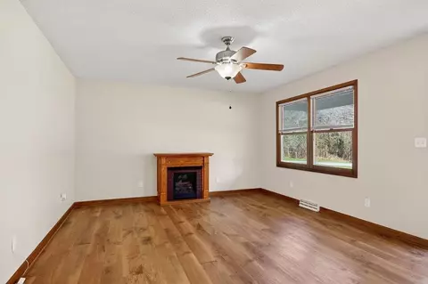 Living - 5014 Cold Springs Rd, Raphine, VA 24472 photo 2 of 9