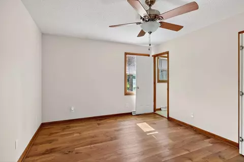 Bedroom - 5014 Cold Springs Rd, Raphine, VA 24472 photo 2 of 10