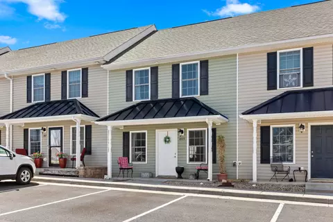 809 Carson Cir, Grottoes, VA 24441