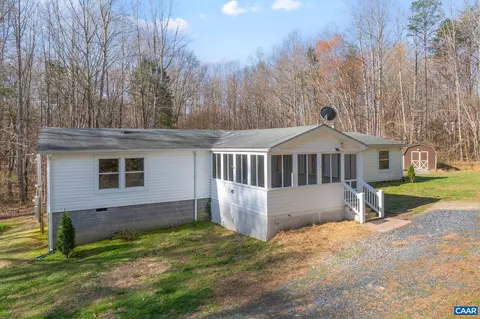 11527 S Constitution Rte S, Scottsville, VA 24590