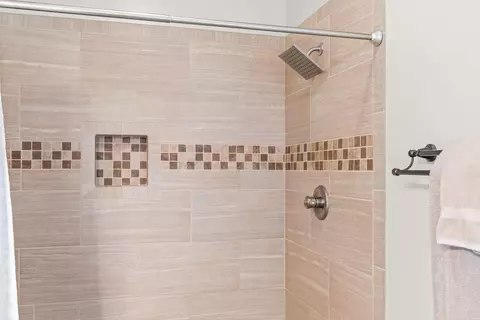 Bath - 53 Marble Dr, Stuarts Draft, VA 24477 photo 3 of 4
