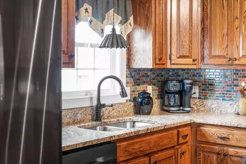 Kitchen - 23 Slate Dr, Stuarts Draft, VA 24477 photo 6 of 7