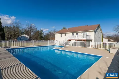 43 Dogwood Rd, Stuarts Draft, VA 24477