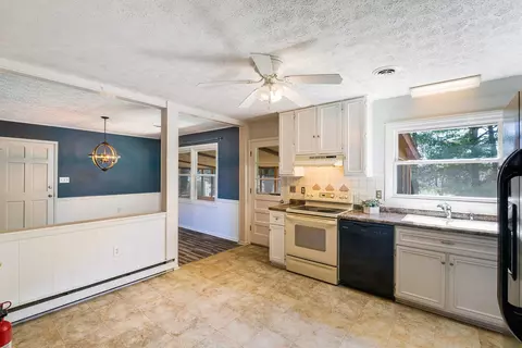 Kitchen - 28 Brighton Ct, Stuarts Draft, VA 24477 photo 1 of 5