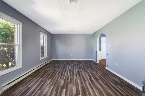 Living - 28 Brighton Ct, Stuarts Draft, VA 24477 photo 2 of 7