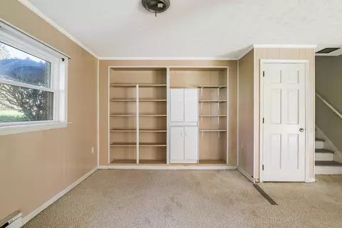 Living - 28 Brighton Ct, Stuarts Draft, VA 24477 photo 6 of 7
