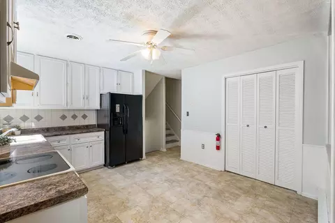 Kitchen - 28 Brighton Ct, Stuarts Draft, VA 24477 photo 5 of 5