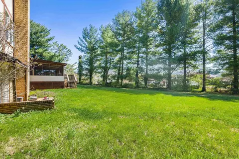 Exterior - 28 Brighton Ct, Stuarts Draft, VA 24477 photo 6 of 8