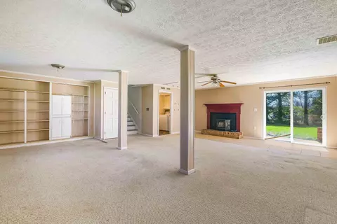 Living - 28 Brighton Ct, Stuarts Draft, VA 24477 photo 5 of 7