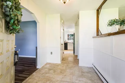 Entry Way - 28 Brighton Ct, Stuarts Draft, VA 24477 photo 1 of 3